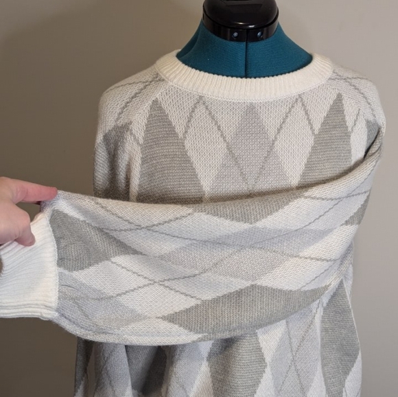 Crown & Ivy Womens Sweater Medium Oversize Argyle Bishop Sleeve White Grey Knit - Picture 5 of 6